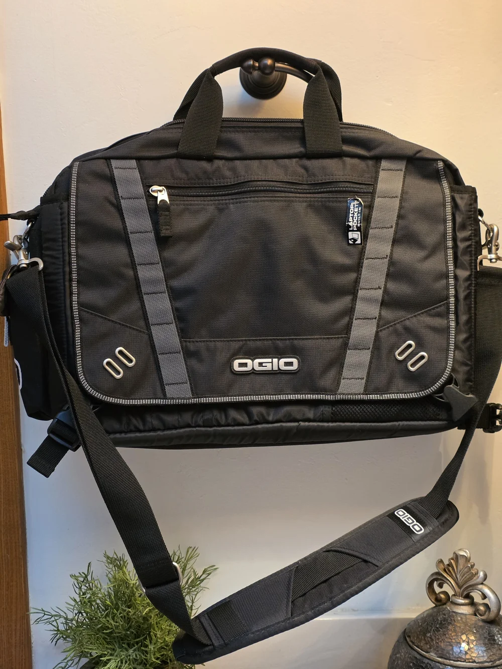 OGIO Tek Spec Black and Gray Laptop Messenger Crossbody Briefcase Bag. NWT